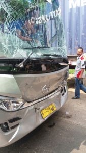 Bus Membawa Rombongan Persib Bandung Alami Kecelakaan