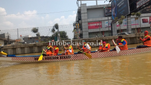 Customer Day, Horison Ajak Tamu Hotel Ikuti Dragon Boat Competition With Spiderman