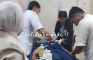 Ingin Menyebrang, Dua Siswi Ini Terserempet Kereta