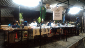 Menikmati Serunya Pasar Ngampart di Kedubes Bekasi