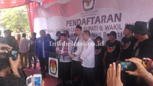 Sa’duddin dan Ahmad Dhani Resmi Mendaftar Calon Bupati dan Wakil Bupati dengan Konser Mini