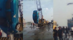 Taksi Tercebur di Dermaga Pelabuhan, Lima Orang Tewas