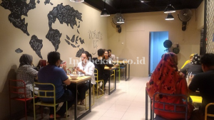 Cobain Mie Kekinian di Whats Up Cafe, Bayar Semaunya!