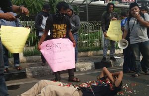 Aksi Solidaritas Terhadap Pers di Jalan Ahmad Yani Bekasi
