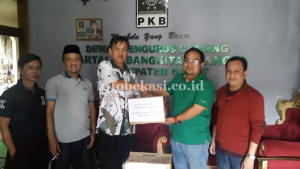 DPC PKB Kota Bekasi Beri Bantuan pada Korban Banjir Bandang Garut
