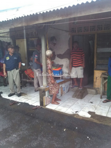 Seorang Waria Tua Tewas Bunuh Diri di Rumah Kontrakannya