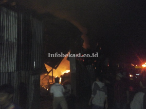 Gudang Limbah di Cikarang Utara Hangus Terbakar Api