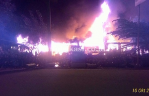 Diduga Terjadi Korsleting Listrik, Lima Belas Kontrakan di Jalan Baru Terbakar