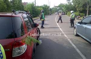 Kecelakaan Dua Mobil di Jalan Baru Underpass, Bekasi Timur