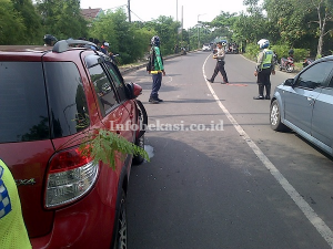 Kecelakaan Dua Mobil di Jalan Baru Underpass, Bekasi Timur