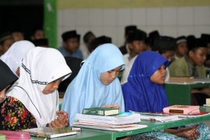Senandung Al-Qur’an Usai Senja: Tradisi Ngaji Alquran di Kampung-Kampung Bekasi
