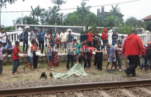 Nekat Terobos Pintu Perlintasan, Pria Ini Tewas Tertabrak Kereta