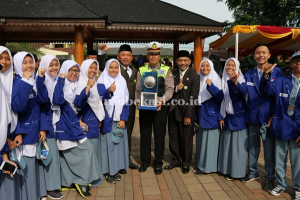 Polres Metro Kota Bekasi Dapat Piala Bergilir Road Safety Partnership Actio