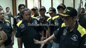 Tak Dapat Temui Perwakilan Dewan, Massa GMBI Kota Bekasi Terobos Ruang Fraksi Anggota Dewan
