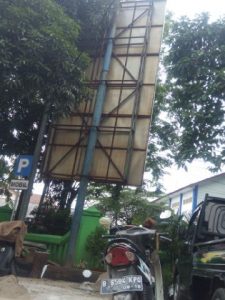 Papan Reklame di Disdik Mengkhawatirkan