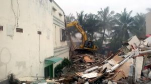 Puluhan Bangunan Liar di Jalan KH. Noer Ali Digusur