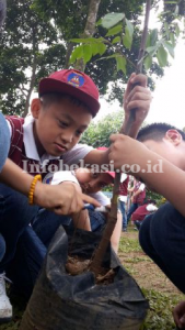 Ratusan Siswa SD Ananda Bekasi Ikuti Kegiatan Berkebun dan Beternak di D’Kandang, Bogor