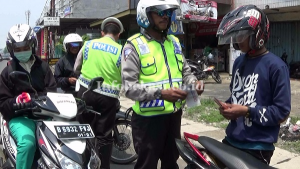 Tak Punya SIM, Penyanyi Dangdut Ditilang Saat Operasi Zebra di Durenjaya