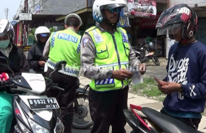 Tak Punya SIM, Penyanyi Dangdut Ditilang Saat Operasi Zebra di Durenjaya