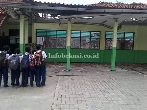 Telah Uzur, Ruang Laboratorium dan Satu Ruang Kelas SMPN 4 Kayuringin Ambruk