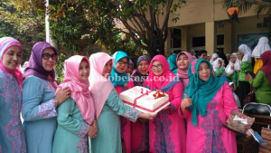 Sambut Hari Guru, Para Siswa SMPN 21 Bekasi Beri Kado Spesial Bagi Guru