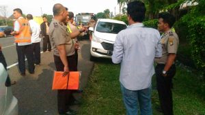 Mayat Pria Tanpa Identitas Ditemukan di Dalam Mobil di Tol Jakarta Cikampek