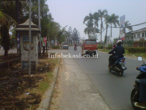 Tugu Perbatasan Kelurahan Kebalen dengan Kabupaten Bekasi yang Tak Terawat