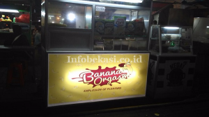 Banana Orgasm, Sensasi Nikmatnya Pisang Goreng Berlapis Topping