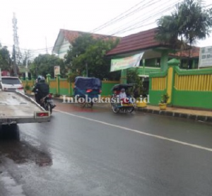 Kasatpol PP Kota Bekasi Minta Pengendara Becak Lebih Tertib