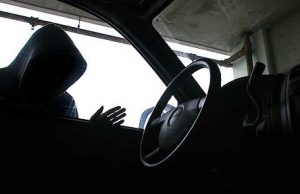 Kepergok Mencuri Mobil Pelaku Dikeroyok Dan Ditelanjangi, Ternyata Pelaku Punya Ilmu Kebal