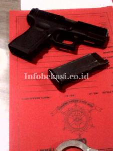 Parkir Mobil di Depan Dealer, Pria Ini Ditodong