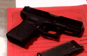 Parkir Mobil di Depan Dealer, Pria Ini Ditodong