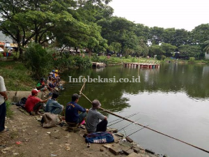 Dukung Danau Duta Harapan Sebagai Lokasi Rekreasi, Kecamatan Bekasi Utara Lakukan Bersih-Bersih