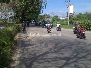 Jalan Pangeran Jayakarta, Harapanmulya Rusak, Warga Harap Segera Diperbaiki
