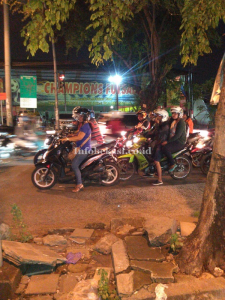 Hati-Hati, Jalan Tikungan Pertigaan Jalan Insiyur Berkerikil!