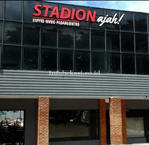 Tempat Makan Bersejarah di Kota Bekasi, Stadion Cafe Ajah