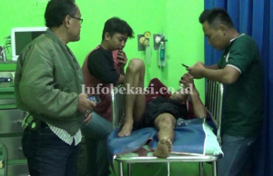 Diduga Rebutan Wanita, Pemuda Ini Ditusuk