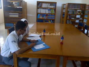 Jelang UN, Para Siswa SMAN 18 Bekasi Maksimalkan Perpustakaan Sekolah