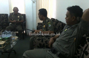 Satpol PP Kota Bekasi Bina Waria