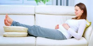 Untuk Ibu Hamil, Dilarang Duduk Atau Berdiri Terlalu Lama!