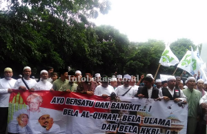 Deklarasi Bela Ulama, Ribuan Massa Padati Alun-Alun Kota Bekasi