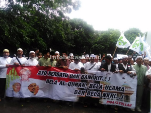 Deklarasi Bela Ulama, Ribuan Massa Padati Alun-Alun Kota Bekasi