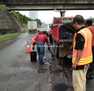 Jalan Tol Jakarta-Cikampek Berlubang, PT Jasa Marga Lakukan Perbaikan