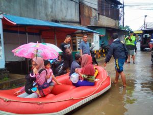 Banjir di Pondok Hijau Permai Setinggi Dada Orang Dewasa