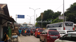 Ratusan Supir K 01 A Demo, Jalan Insinyur Haji Juanda Lumpuh Total