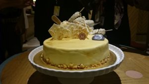 Es Krim dan Kue Jadi Satu, Hasilkan Magnum White Almond Cake