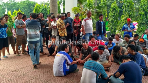 ⁠⁠⁠Ratusan Sopir Angkot K 01 A Sambangi DPRD Tuntut …