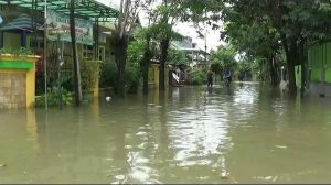 Diduga Tanggul Jebol karena Alat Berat, Perumahan Taman Cikas Banjir