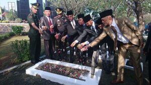 FKPD Tabur Bunga di Taman Makam Pahlawan Jelang HUT Kota Bekasi Ke-20