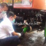 Uji emisi kendaraan truk sampah di TPST Bantargebang oleh Kepala Dinas LH Prov DKI Jakarta, Isnawan Adji 1